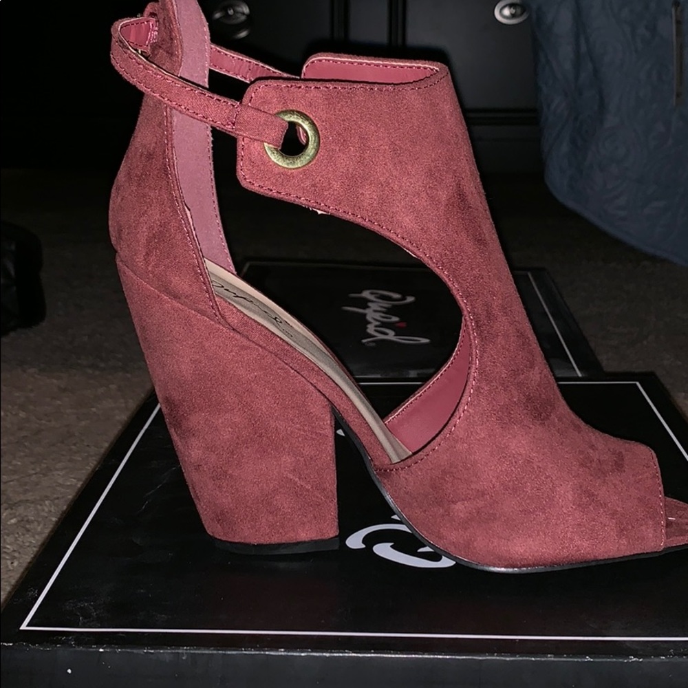 Block Heel - Picture 4 of 6